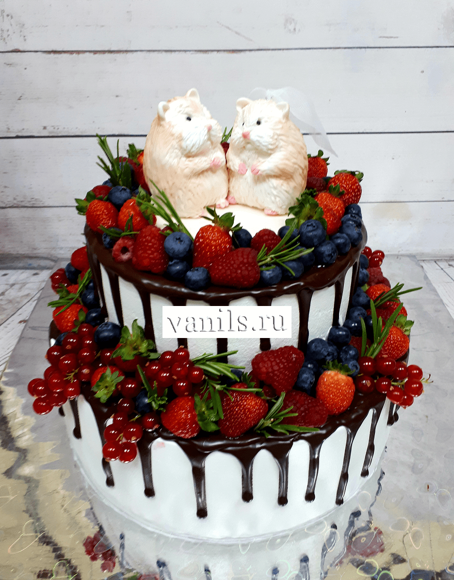 Свадебный торт с хомячками и ягодками