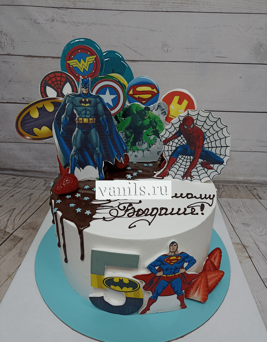 торт со знаками супергероев