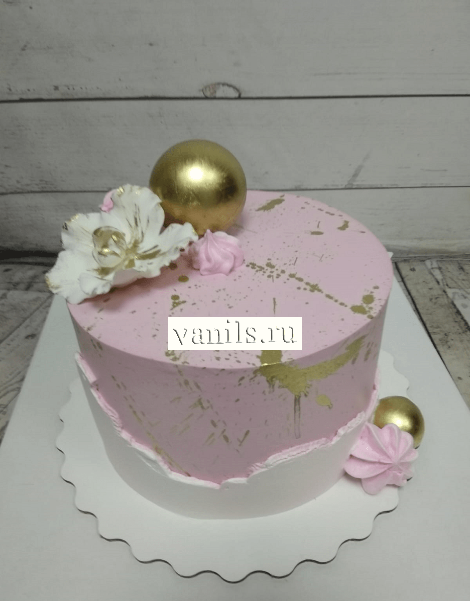 торт розовый с золотом