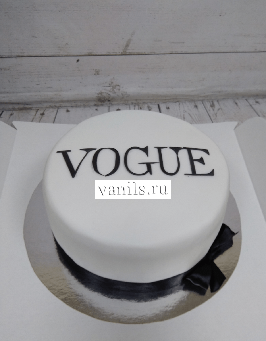 Торт с логотипом журнала Vogue