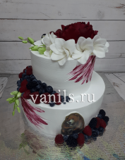 Свадебный торт с ягодками
