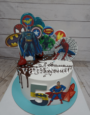 торт со знаками супергероев