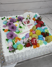 торт на 8 марта с цветами и ягодами