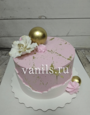 торт розовый с золотом
