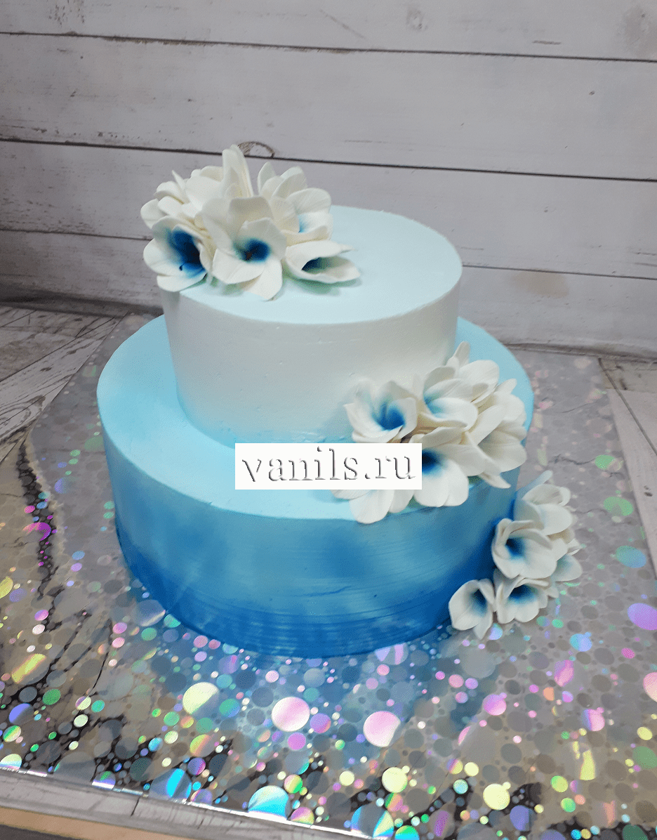 Свадебный торт с сахарными цветами