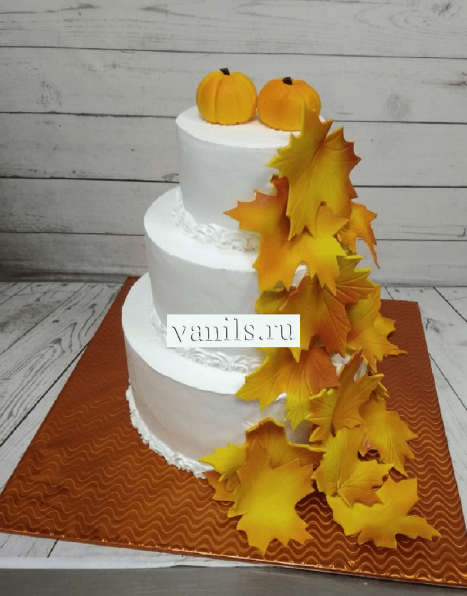 Свадебный торт осенний с кленовыми листьями