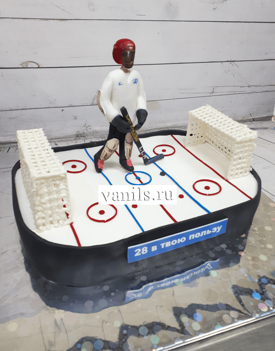Торт хоккейное поле с игроком