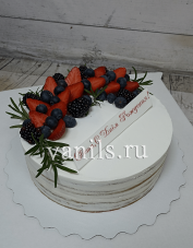 торт с открытыми коржами и ягодами